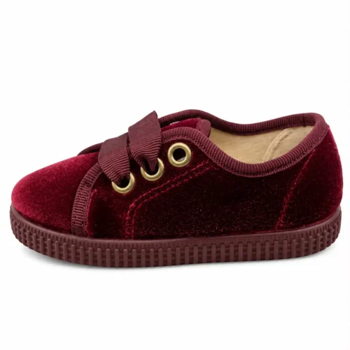 Tenis de terciopelo con cordón